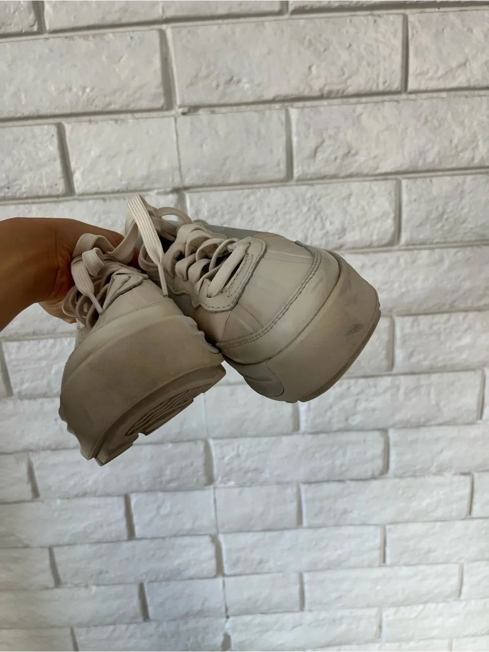 Sorel Ona 503 Everyday Low Sneaker in Sand/Beige Size 7.5